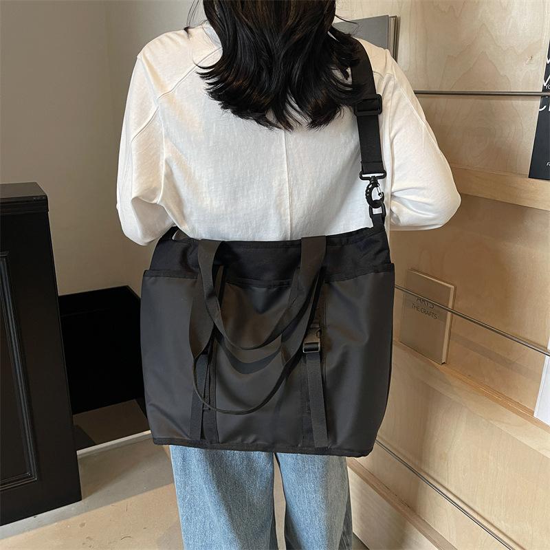 Große Kapazität Lässige Handtasche Damen Leichte und Einfache Sportstil Umhängetasche Outdoor Pendeln Reisen Tragbare Umhängetasche