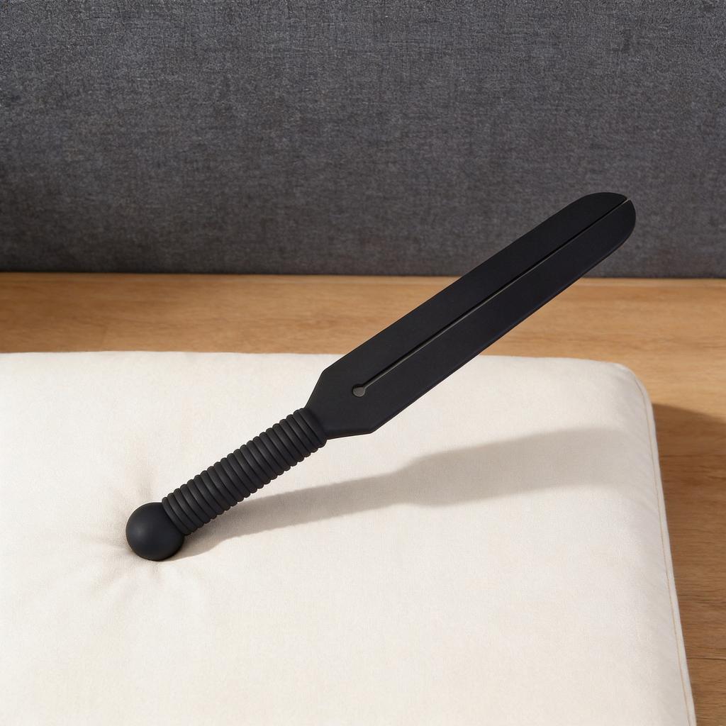 Silicone Spanking Paddle Sword Shape Slotted Blade BDSM Bondage Impact Toy Textured Grip Adult Sex Toy for Couples Role Play