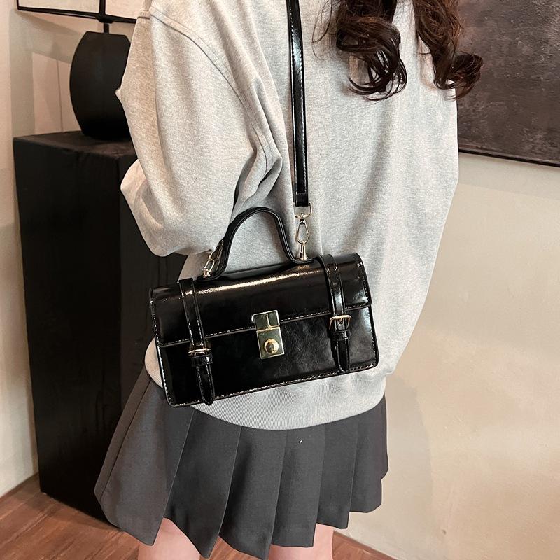 Retro Handbag Women's Shoulder Bag 2025 Spring New Simple Small Square Bag Versatile Messenger Bag
