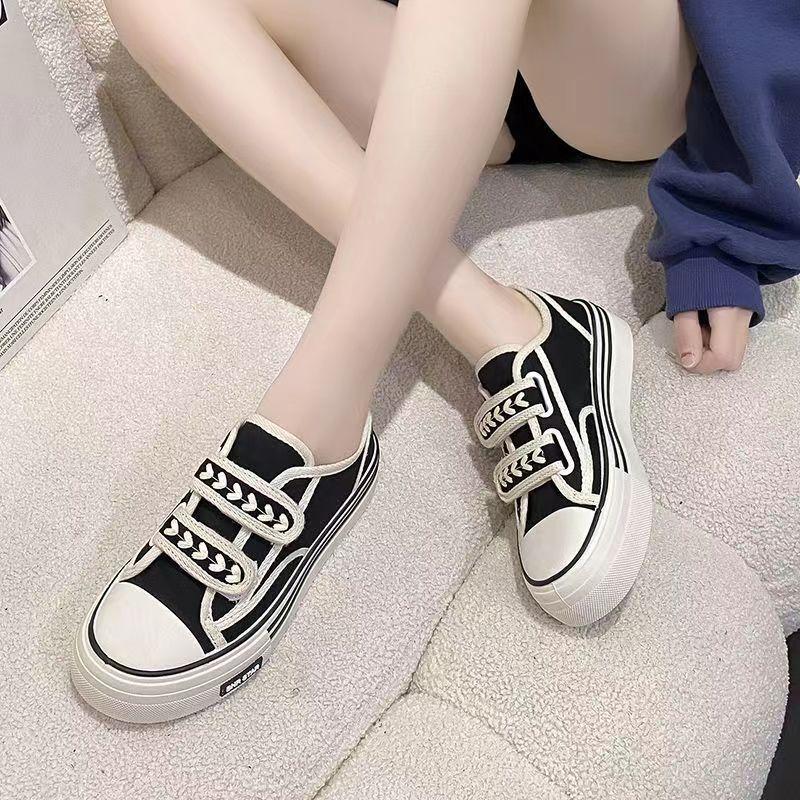 Klett-Canvas-Schuhe mit dicker Sohle, atmungsaktiv und leicht, Muffin-Schuhe, zeigen Schlankheit und Höhenzunahme, Freizeitschuhe, Damenschuhe, Studentenschuhe, kleiner w