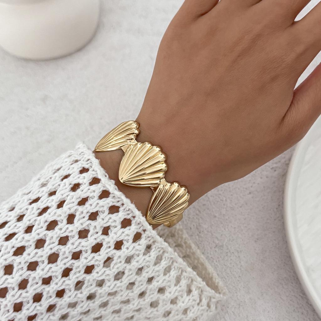 Starfish Flower Open Cuff Bangles for Women Hand Decoration Jewelry Gift Ocean Style Adjustable Metal Spring Bangles Party Accessories