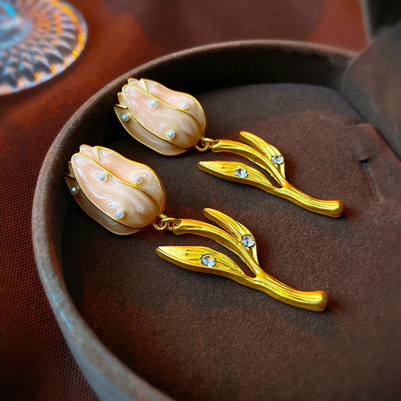 Medieval vintage earrings, court style niche high-end stud earrings Internet celebrity retro earrings jewelry women