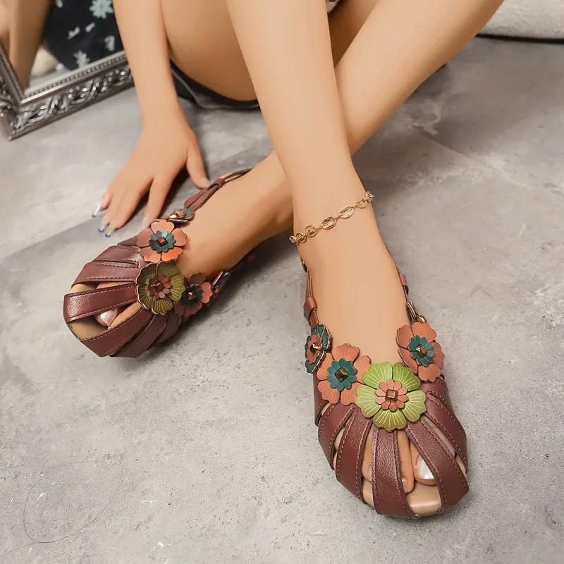 Fashion 2025 New Summer Women's Vintage Ethnic Floral Buckle Low Heel Sandals Casual Leather Shoes Retro Style Closed Toe Sandalszapatos