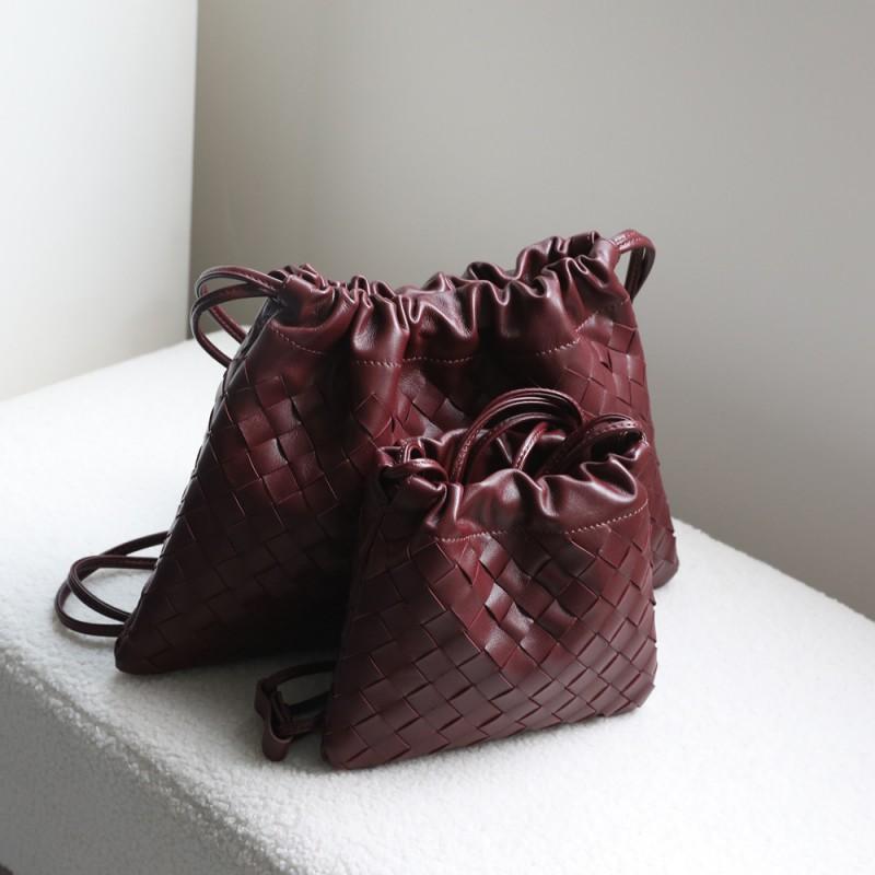 Borsa a tracolla intrecciata in vera pelle di agnello da donna, morbida, quadrata, con coulisse