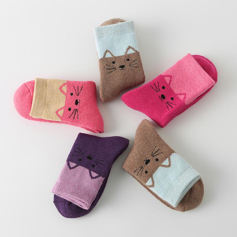 5/10 Pairs Comfortable Casual and Versatile Autumn Winter Thickened Mid Calf Wool Socks Cartoon Cat Fleece Socks Home Warmth Floor Socks