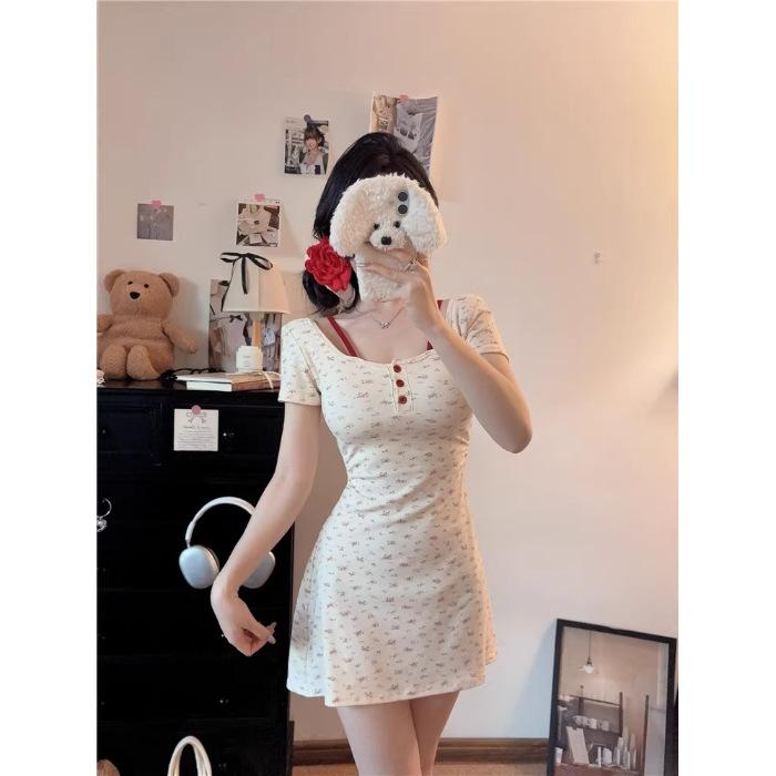 

Pure desire sweet and spicy wind fake two-piece dress women s spring new sweet age reduction with chest pad floral A-shaped skirt XL