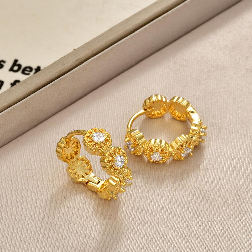 Изысканные 3D серьги-кольца с цветами из циркона Нишевый дизайн Позолоченные Простые серьги-гвоздики для женщин Модные украшения