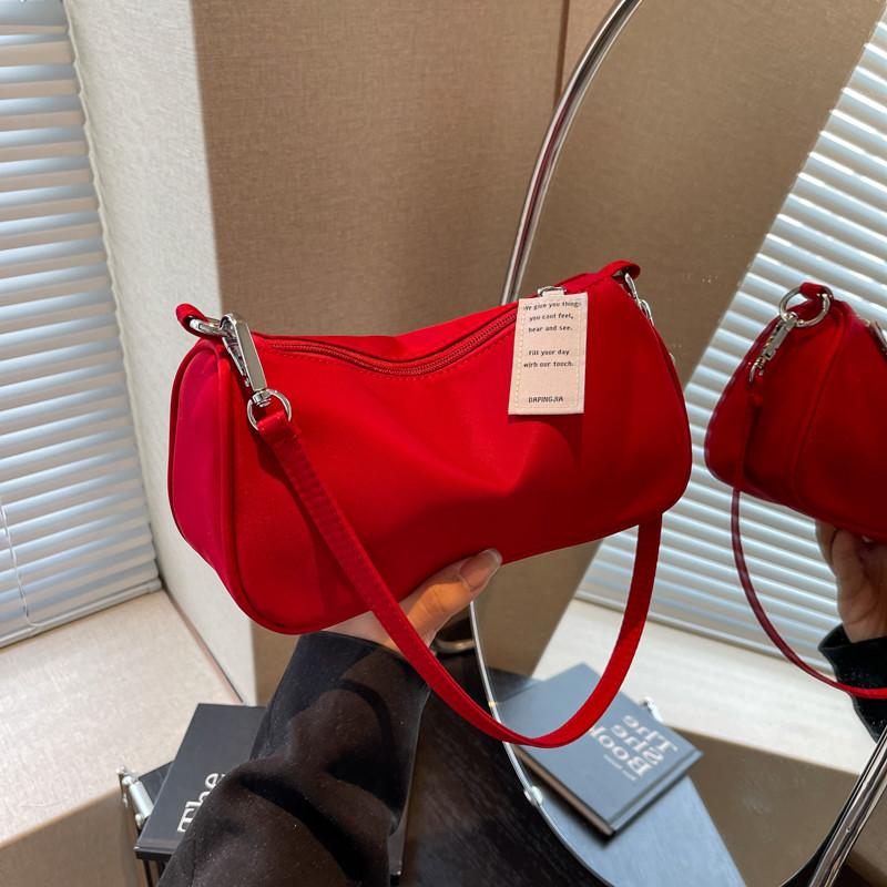 Kadınlar için Yeni Moda Kırmızı Omuz Çantası Basit Çok Yönlü Koltuk Altı Çantaları Kore Kadın Günlük Çapraz Küçük Çantalar