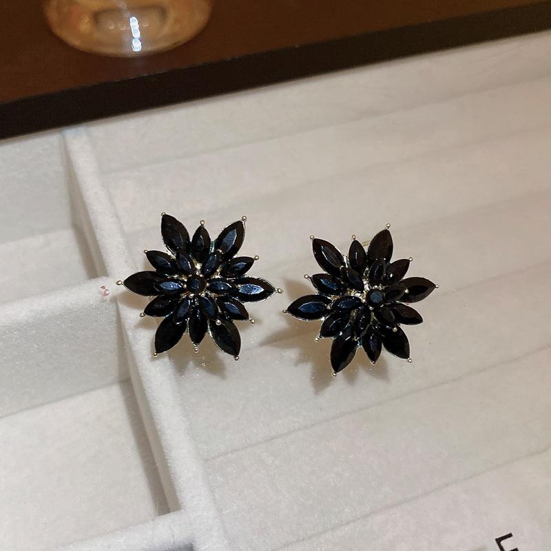 Premium Temperament Elegant Long Design French Stud Earrings