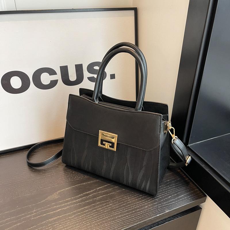 

Весенняя женская фактурная свадебная сумка в иностранном стиле для невесты, сумка для подружки невесты, модная универсальная портативная сумка-мессенджер one size fits all чёрный