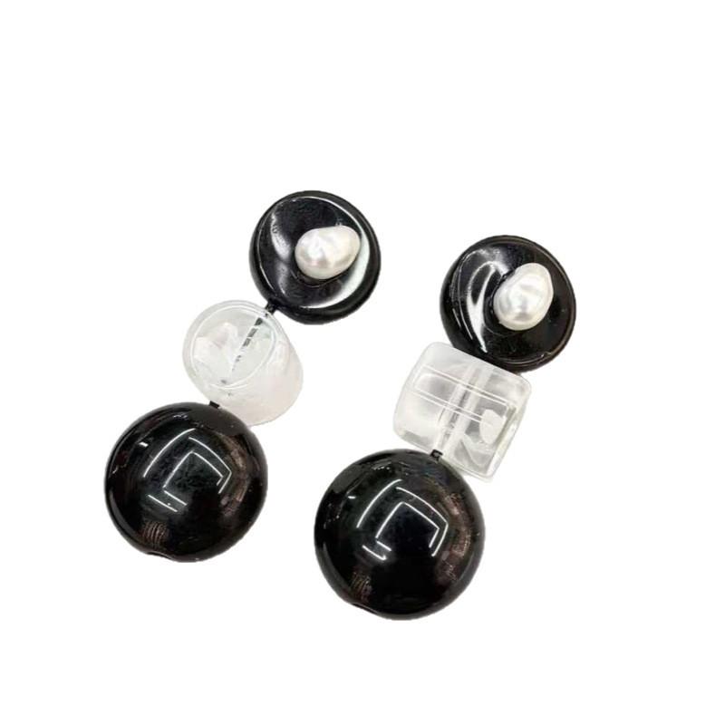 Baroque Pearl Studs: Unique Black Disc Earrings for Autumn/Winter