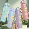 1 Stück Gänseblümchen-Ranke Floral Allover-Druck 750ml Farbe Kunststoff Sport-Wasserflasche Auslaufsicher Klappdeckel mit Strohhalm Für Sport Büro Zuhause