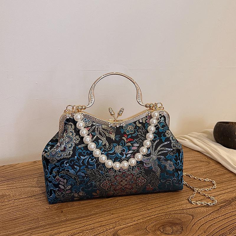 

Fashionable Shell-Shaped Embroidered Handbag for Women Pearl Chain Crossbody Small Shoulder Bag New Arrival чёрный