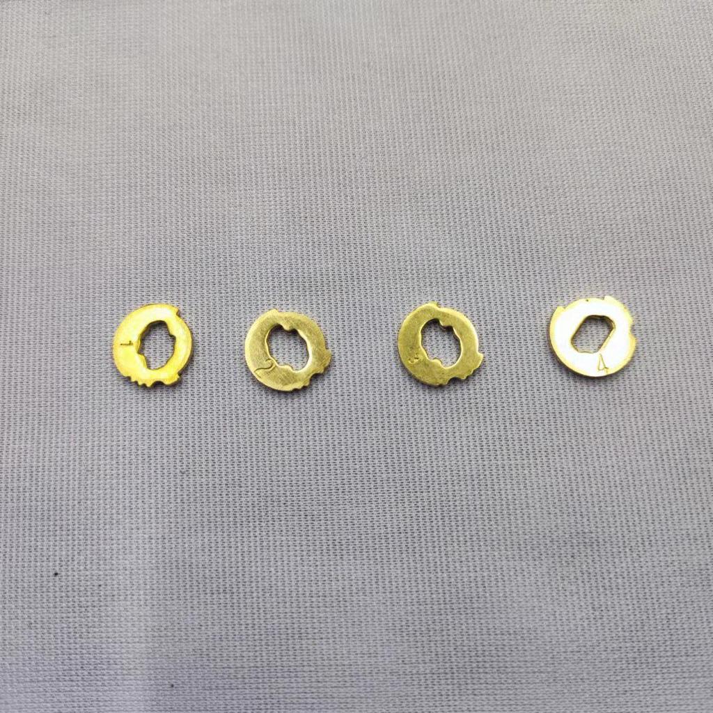 Zlaté autopříslušenství pasuje na Mondeo Zámkové lamely Autodíly Válec