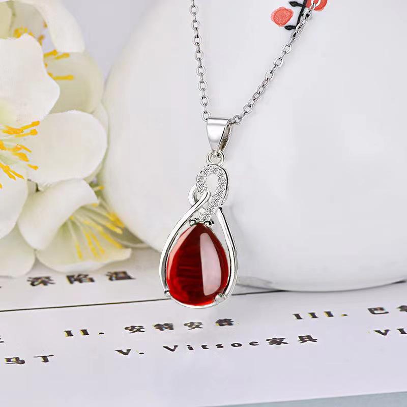 Elegant Copper-Plated Silver Necklace with Imitation Agate Teardrop Pendant and Fashionable Clavicle Chain