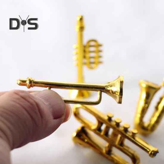 Mini Scenka z Instrumentami Muzycznymi Akcesoria Plastikowy Bębenek Trąbka Saksofon Model Zabawka do Domku dla Lalek