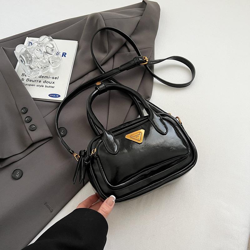 

Retro handbag women s 2025 autumn and winter new women s shoulder messenger bag pillow bag 21*9*14 чёрный