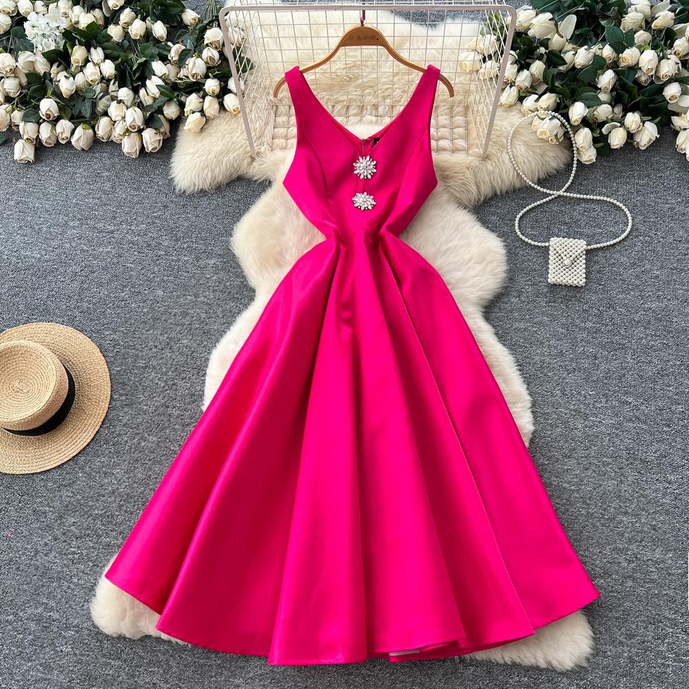 Light Luxury Celebrity Premium Sense Heavy Industry Diamond V-Neck Suspender Waist Dress Women's French Pendulum Fluffy Dress Dress