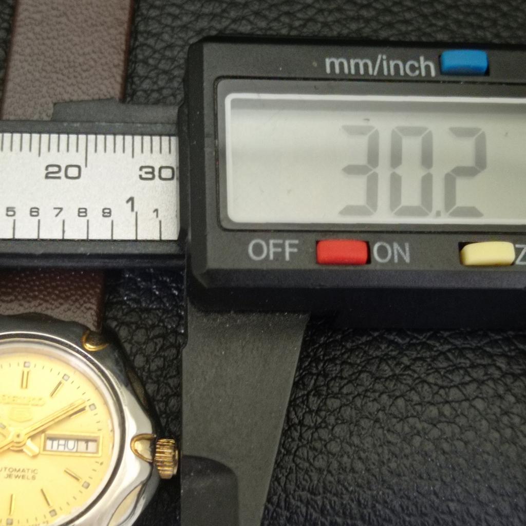 VINTAGE SEIKO 5 AUTOMATIC JAPAN WOMENS ORIGINAL DIAL WATCH A704244-1 R213i-a704244