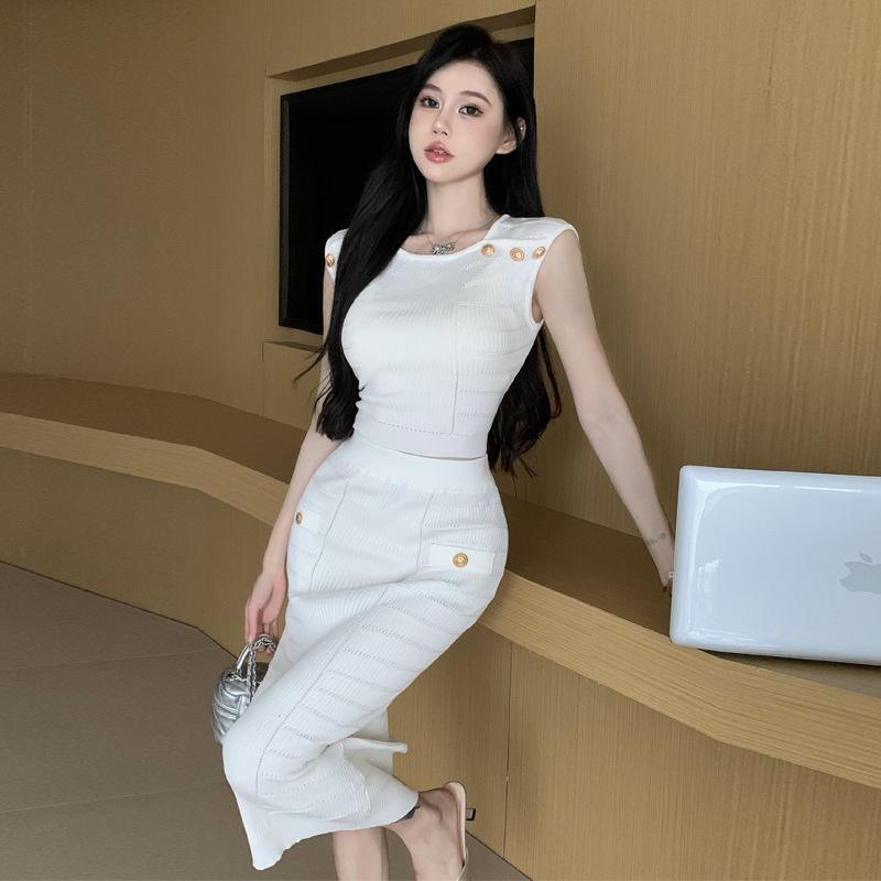 2025 temperament celebrity sleeveless vest top hip skirt knitted suit