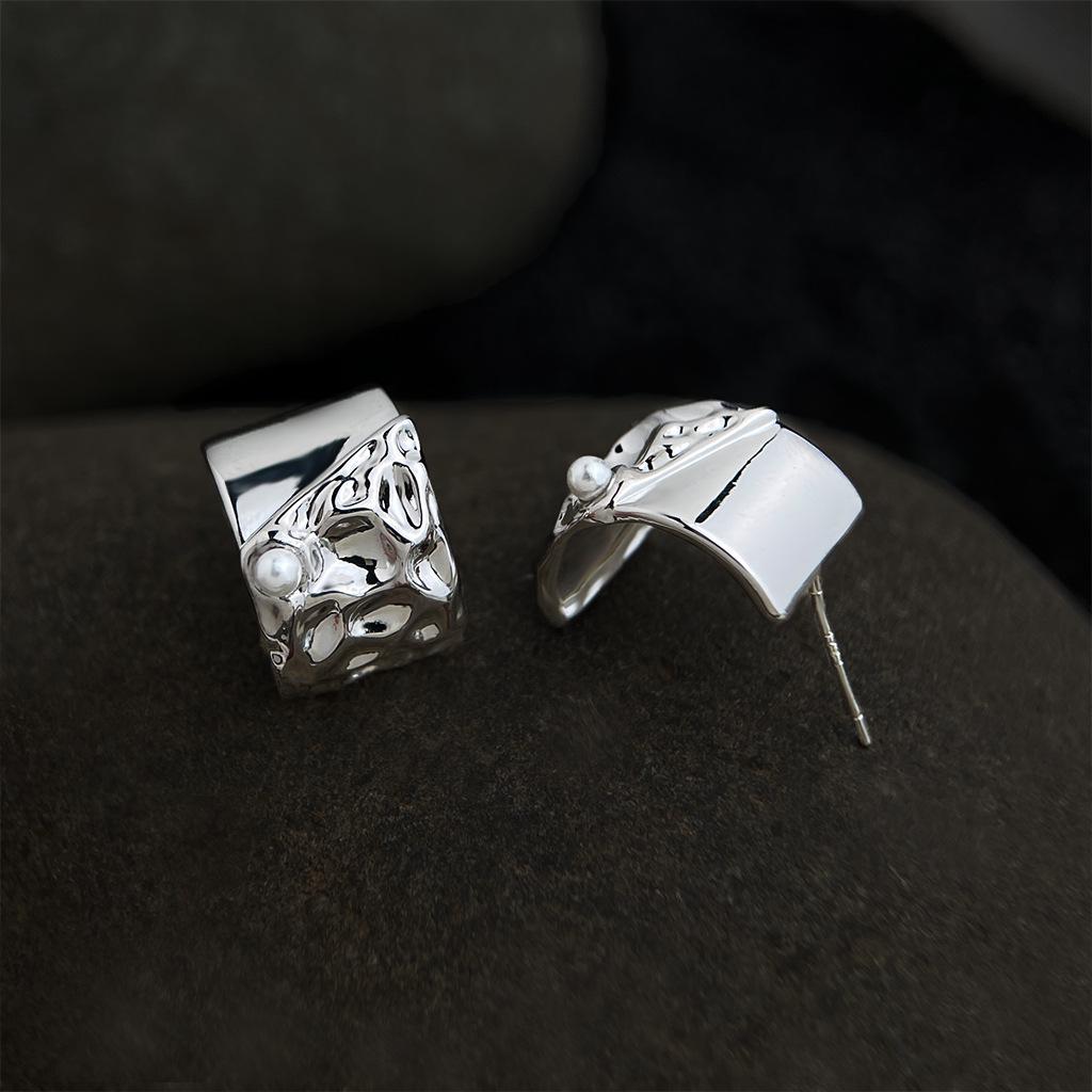 Gold Plated C-shaped Geometric Stud Earrings - Light Luxury Design for Women