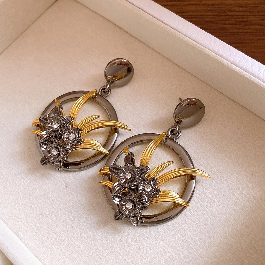 Hollow Flower Crystal Pendant Earrings Retro Elegant Fashion Women Jewelry