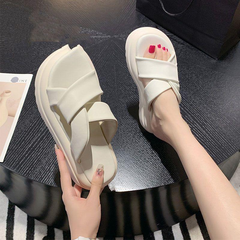 Muffin soft bottom one-word slippers women's 2025 summer new wear-resistant heightening lightweight versatile fashion beach cool slippers