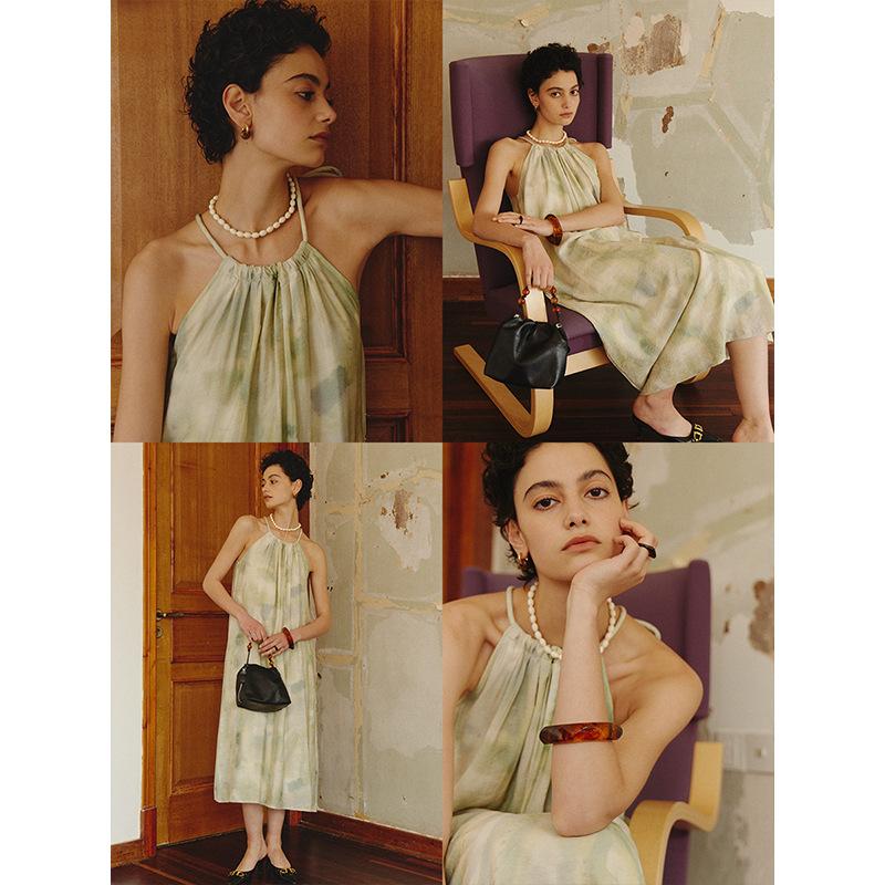 Oil Swoosh Stahovací šňůrka Neck Design Brzy na jaře