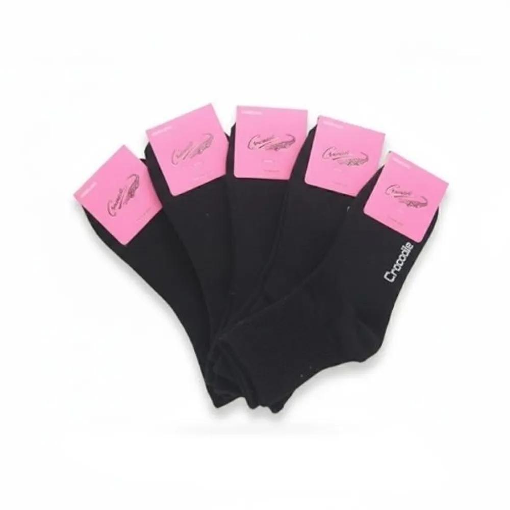 5 Pairs of Crocodile Women s Plain Mid-Calf Socks in Black