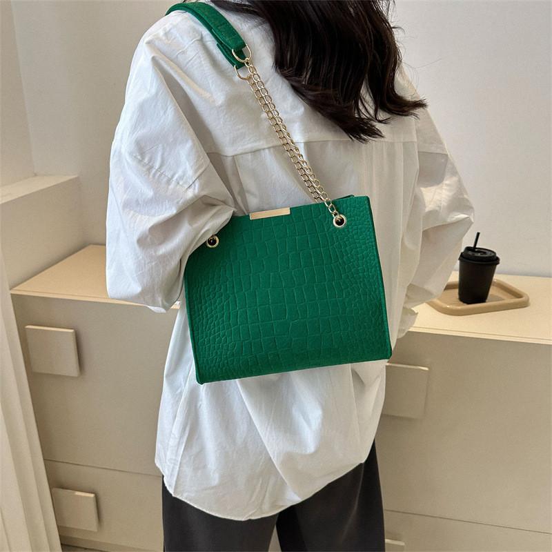 Elegant Casual Commuter Crossbody Bag 2023 Spring New Simple Chain Tote For Women