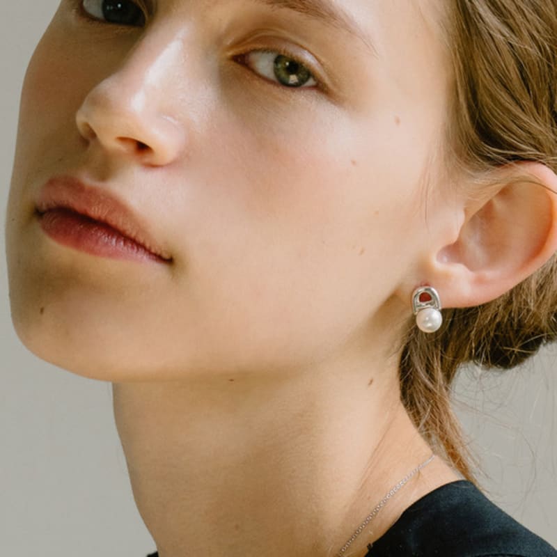 CUD Lucid pearl stud Earring