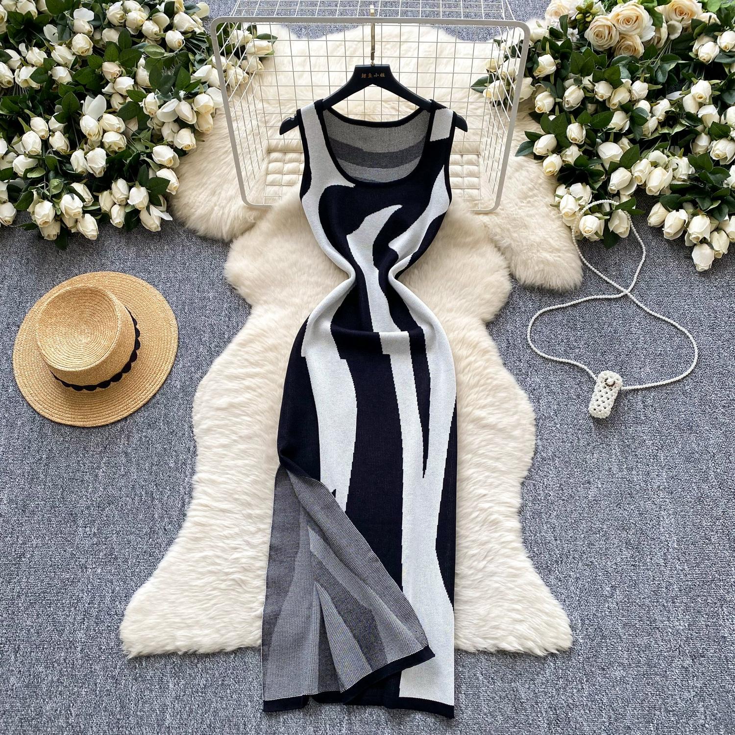 

Летний женский вязаный свитер без рукавов в полоску, офисный, облегающий, с разрезом One Size чёрный