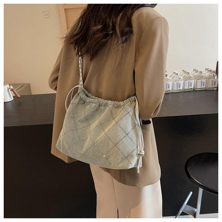 IELGY Denim Bag Female Large Capacity Casual Fashion Chain Crossbody Bucket Bag