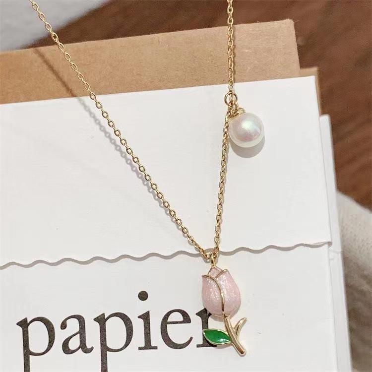 Summer Tulip Pearl Necklace: High-End Beaded Pendant, Light Luxury, Sophisticated Women's Clavicle Chain.