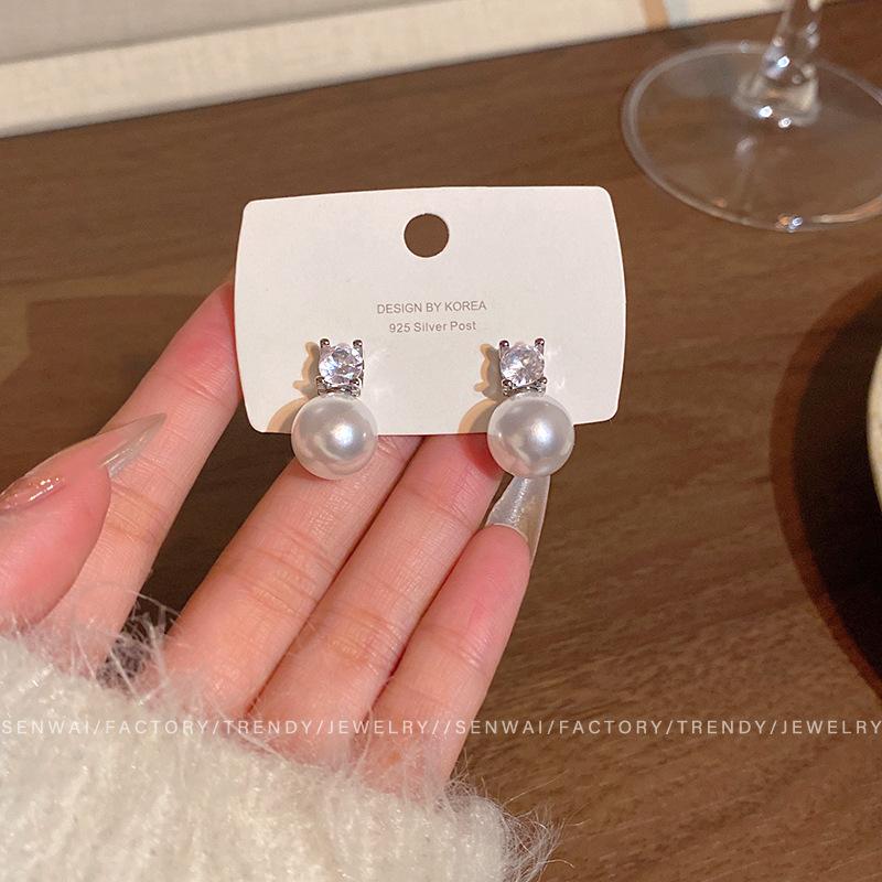 French retro exquisite zircon stud earrings women's light luxury niche high-end earrings versatile temperament pearl pendant earrings