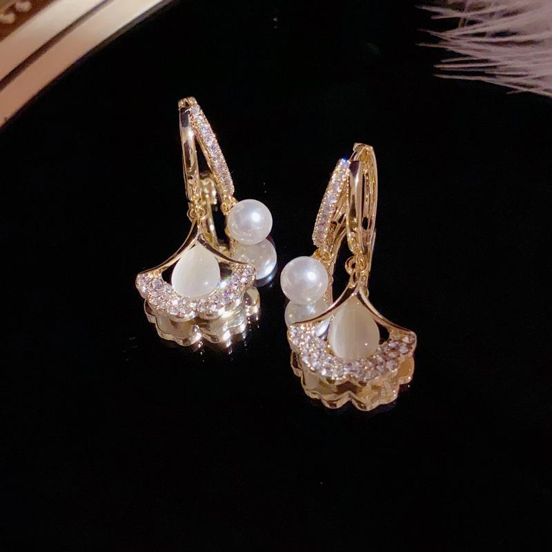 French Pearl Earrings Fashionable and Versatile with Ginkgo Leaf Earrings