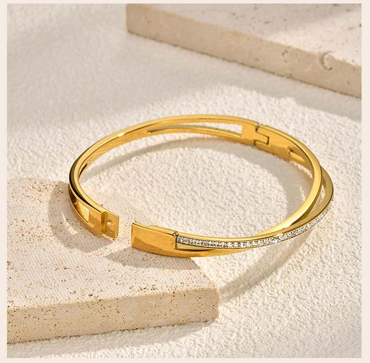 Glanzende Zirconia Gekruiste Roestvrij Staal Armband voor Vrouwen, Goudkleurig Gelaagd Stapelbaar Vrouwelijke Waterdichte Sieraden Cadeau