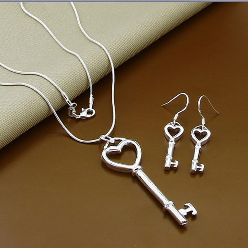 

Комплект ожерелья и серег в корейском стиле, посеребренный, с сердечком и ключиком белый