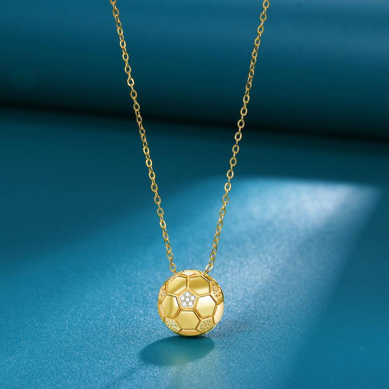 

Ожерелье с изображением кубка мира по футболу, женская индивидуальность, изысканный нишевый дизайн, чувство, маленький золотой мяч, памятный подарок, кулон