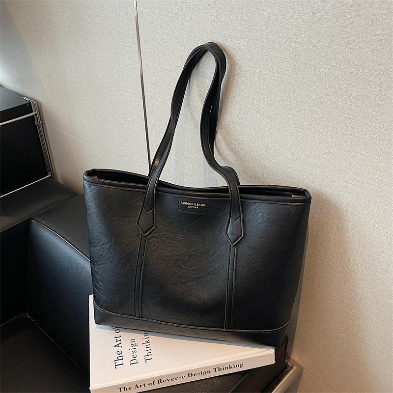 

Retro bag women s large-capacity new autumn and winter simple and versatile shoulder bag casual commuter tote bag чёрный