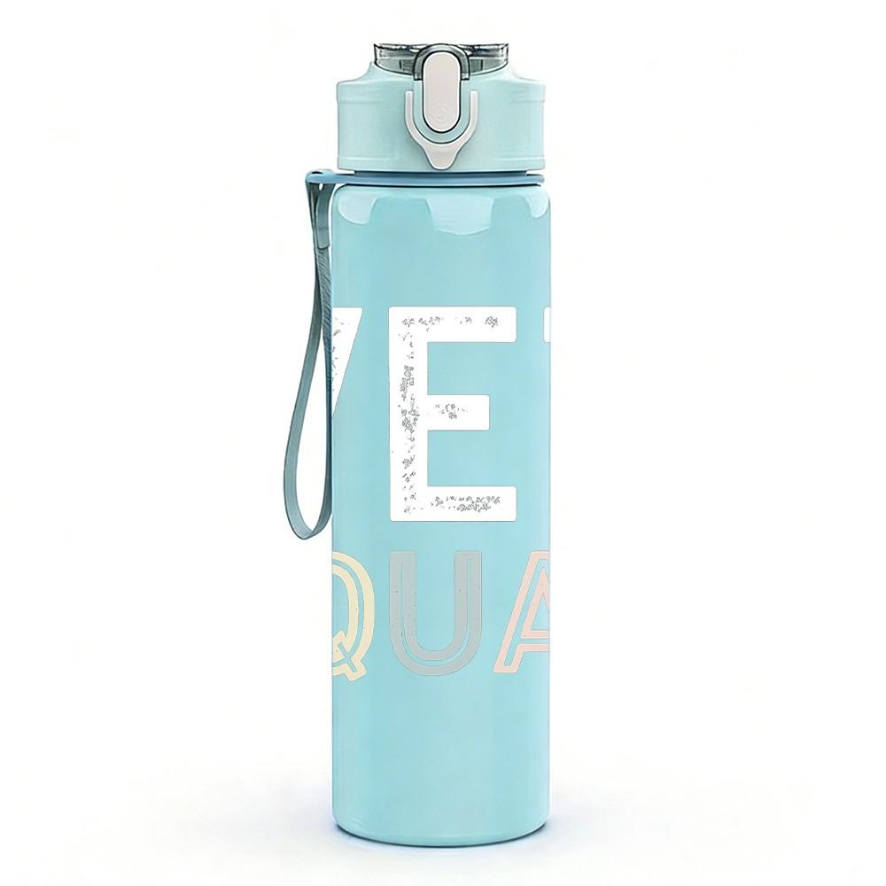 1PC Vet Squad Retro Letter Text Print 750ml Color Plastic Sports Water Bottle Leakproof Flip Straw Lid Suitable for Sports Office Home Use