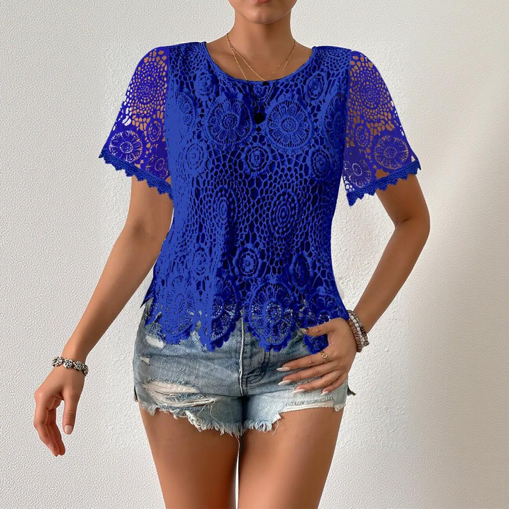 Casual dames T-shirt met ronde hals, kanten details en korte mouwen.