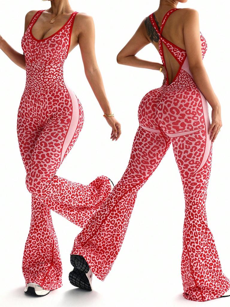 Women's leopard print jumpsuit flared pants, snug and comfortable, with printed shoulder straps and slanted back jumpsuit flared pants.