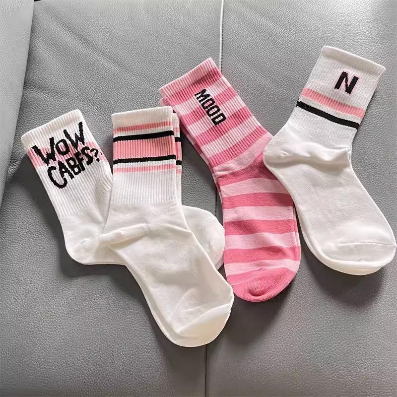 Calcetines de Otoño para Niñas: Calcetines Largos Blancos con Letras a Media Pantorrilla, Modernos y Versátiles, para Estudiantes