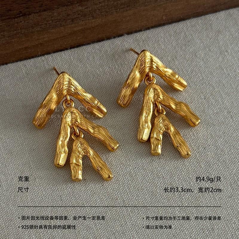 Gold and silver series zircon stud earrings two-color gold and silver hollow relief earrings light luxury cold shining versatile ears