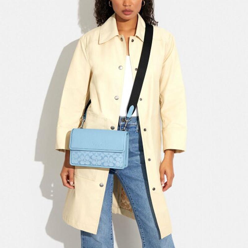 Coach Turner 25 Classic Monogram Flap Sluiting Chambray Jacquard Stof En Leer Schoudertas Dames Schoudertas Lichtblauw CH828-SVLB