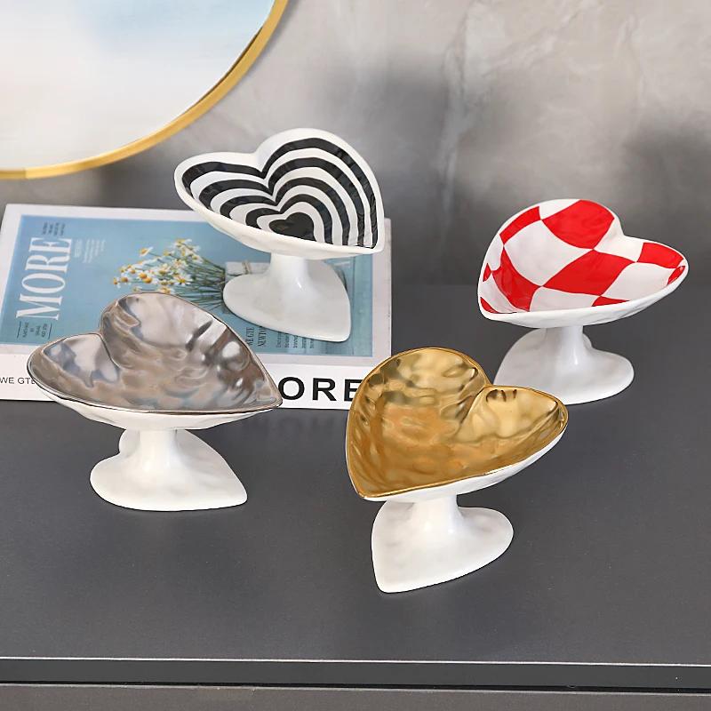 Creative Love Tray Ceramic Heart Shaped Jewelry Cosmetic Box Delicate Tall Fruit Dessert Plate Display Stand Table Ornament New