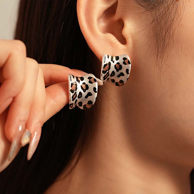 2025 Neue Trendige Leoparden-Steckohrringe für Damen Vintage Maillard Geometrische Acryl-Ohrringe Tägliche Pendler-Schmuckaccessoires