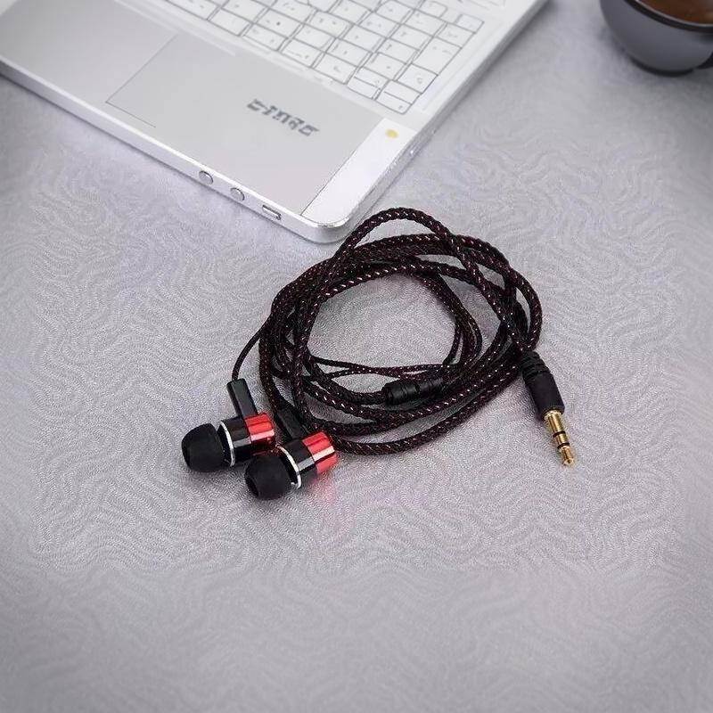 Wired In-Ear Earphones Stereo Bass Sound Noise Cancelling Headphones with Mic for Sports Gaming Commute