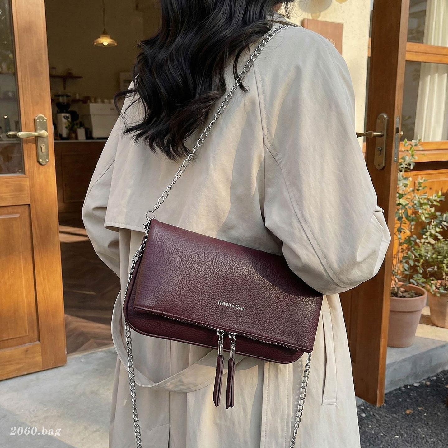 

Bags for Women Spring Summer New Simple Letter Chains Square Handbags Temperament Elegant PU One Shoulder Bag 2026 New (20cm<Max Length<30cm) червоний